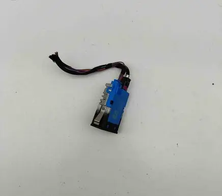 BMW 2 F44 USB socket connector 8711939