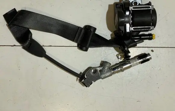 Ford Mustang VI Front seatbelt JR3BR699D64
