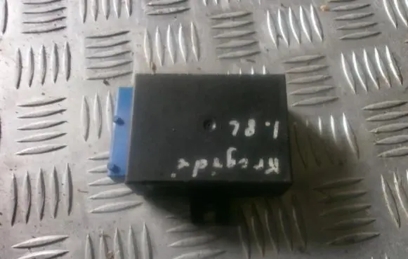 BMW 3 E36 Window wiper relay 61358357068