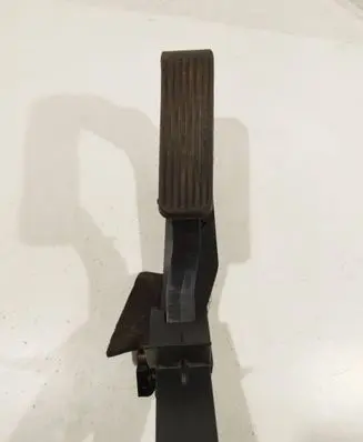 Mercedes-Benz CLS C219 Accelerator throttle pedal A2113000904
