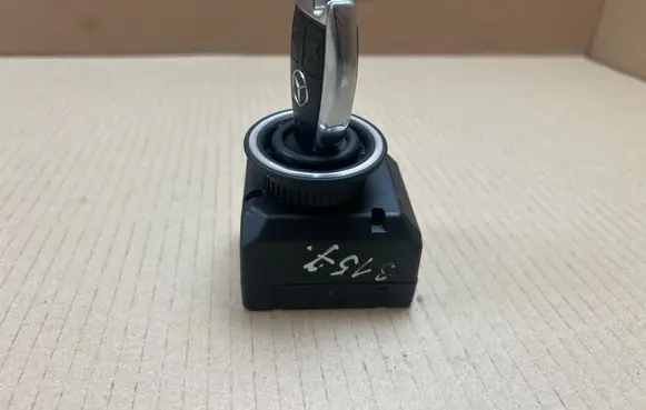 Mercedes-Benz ML W164 Ignition lock A1649051600