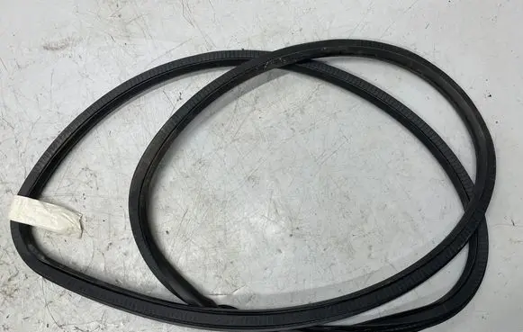 Opel Insignia A Front door rubber seal 13228126