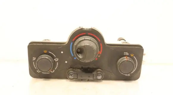 Renault Clio III Interior fan control switch 