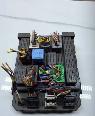 Peugeot 607 Fuse module 9641958680