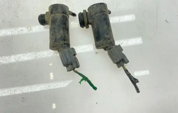 Subaru Legacy Windshield washer spray nozzle 