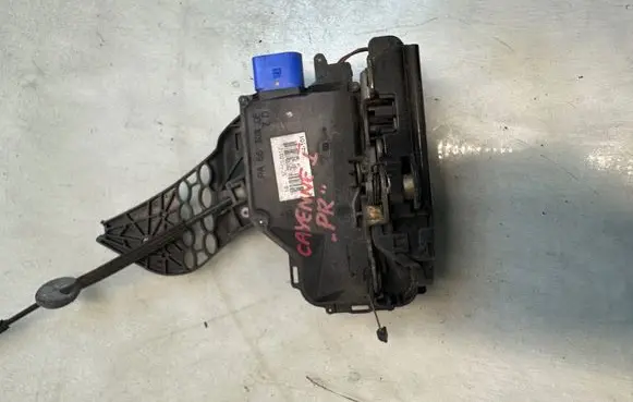 Porsche Cayenne (9PA) Front door lock