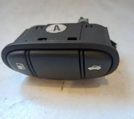 Jaguar S-Type Tailgate opening switch 9B242AD 020312