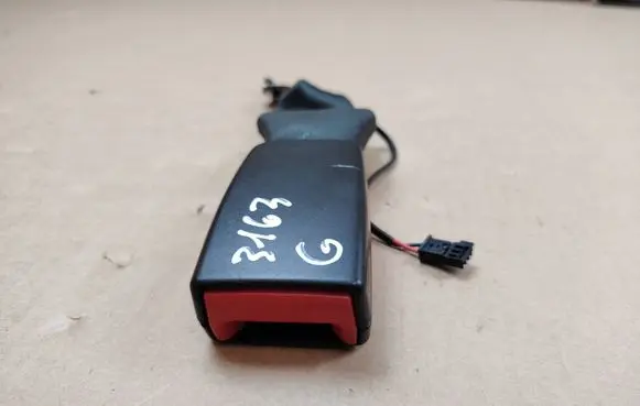 BMW 3 E90 E91 Middle seatbelt buckle (rear) 724327504
