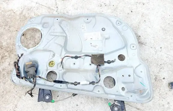 Volkswagen Polo IV 9N3 Front door electric window regulator 6q4837755