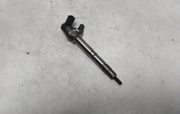 Audi Q3 8U Fuel injector 04L130277AC