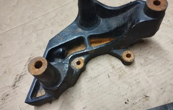 Dodge Caliber Engine mounting bracket 05105588AD