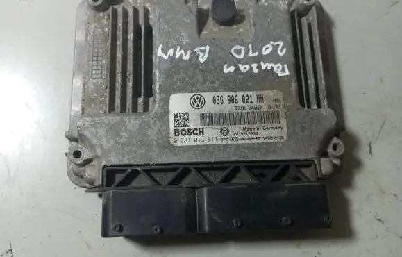 Volkswagen Touran I Engine control unit/module 03G906021HN 1039S15633 0281013617