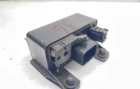 Mercedes-Benz E W211 Glow plug pre-heat relay 0285454032