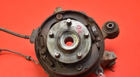 Subaru Forester SH Front wheel hub spindle knuckle