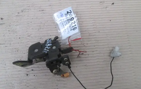 Mazda 323 F Tailgate/trunk/boot lock/catch/latch