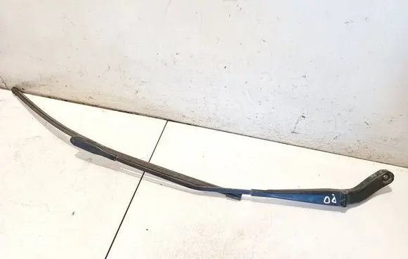 Front wiper blade arm