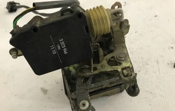 Volvo 940 Front door lock 3503946