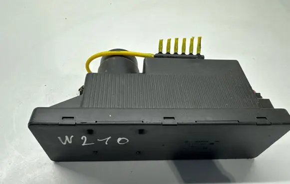 Mercedes-Benz E W210 Central locking vacuum pump 2108000048