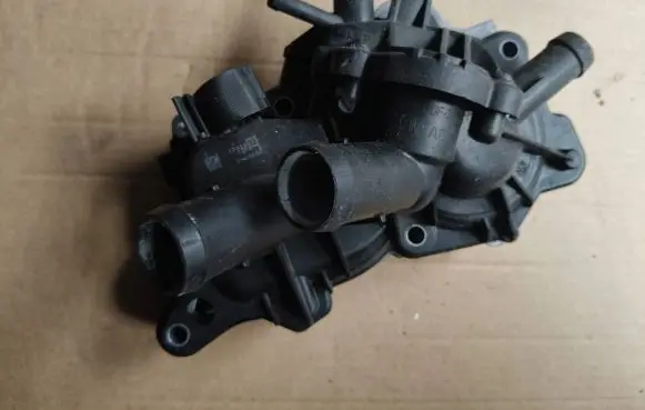 Volkswagen Golf VII Water pump 04e121121e