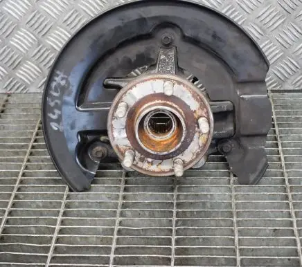 Ford Focus Front wheel hub AV613K171