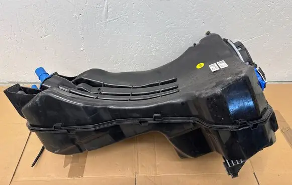 Audi Q7 4M AdBlue liquid reservoir 4M0131878 4077002