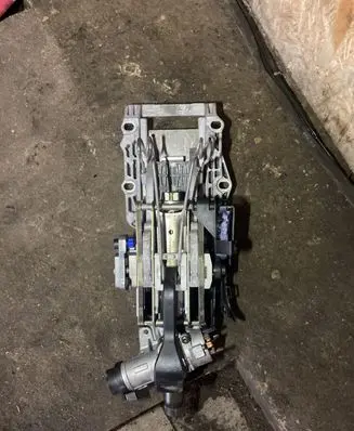 Steering wheel axle set