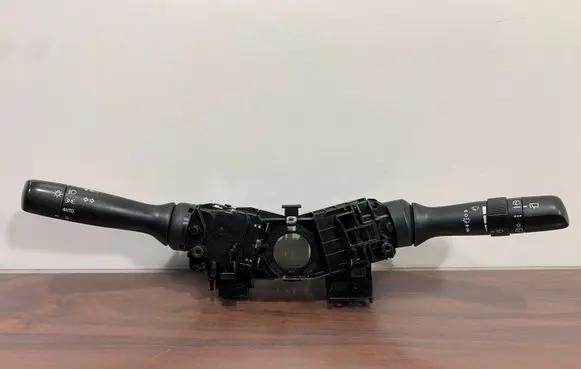 Subaru Forester SK Indicator stalk 173832 173848