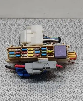 Renault Clio III Fuse module 8200241944 S005016VV