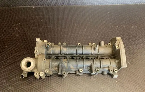 Opel Zafira B Rocker cam cover 46822135