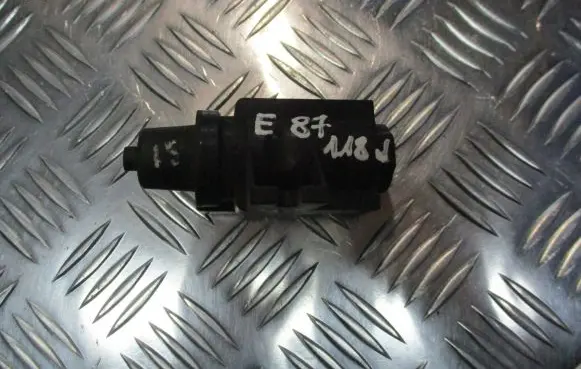 BMW 1 E81 E87 Valve vacuum 70057900