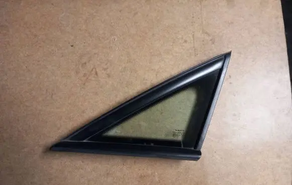 Seat Altea XL Front triangle window/glass 43R001057