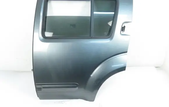 Nissan Pathfinder R51 Rear door