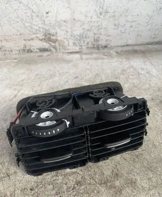 Audi Q7 4L Rear air vent grill 4L0819203