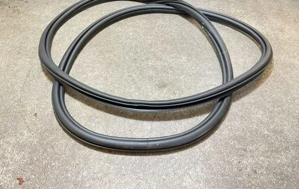 Volvo XC40 Rear door rubber seal (on body) 