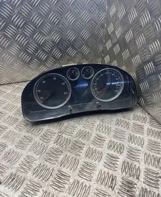 Volkswagen PASSAT B5.5 Speedometer (instrument cluster) 3B0920806A 070601234938 VWZ7Z0A3783955