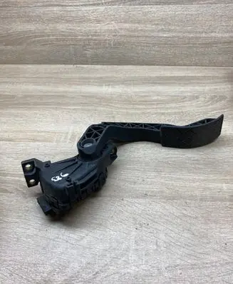 Audi A4 S4 B5 8D Accelerator throttle pedal 8D1721523