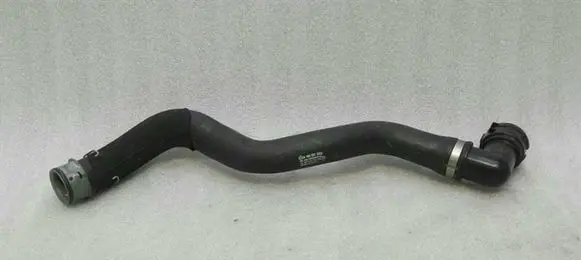 Mercedes-Benz GLS X166 Engine coolant pipe/hose A1665012882