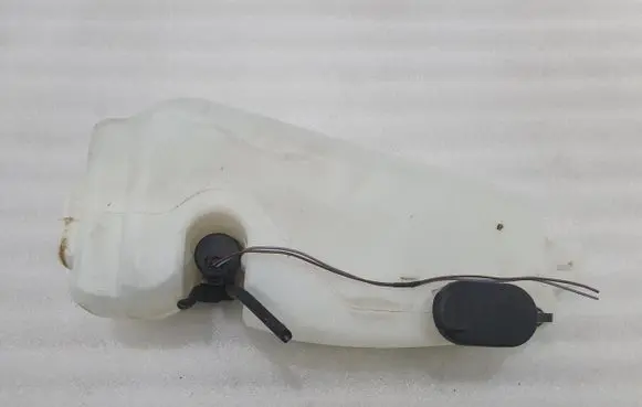 Dacia Logan I Windshield washer fluid reservoir/tank 8200210002