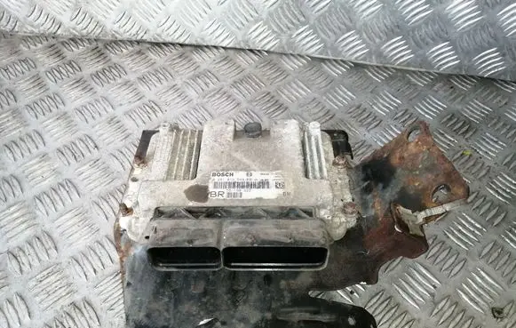 Opel Zafira B Engine control unit/module 55198922 0281012549