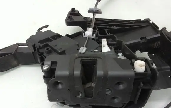Ford Focus C-MAX Rear door lock 2400001