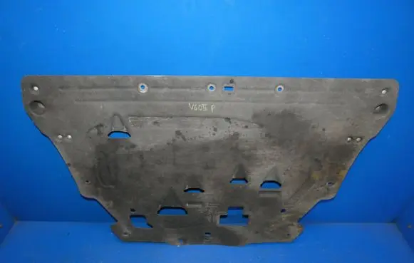 Volvo V60 Engine splash shield/under tray 