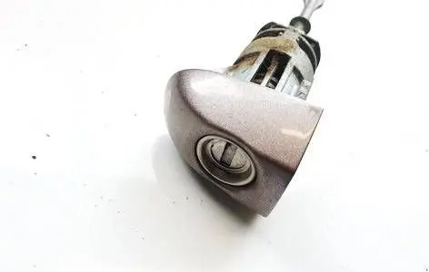 KIA Ceed Front door lock (next to the handle) 