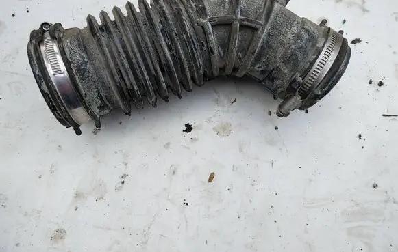 Air intake hose/pipe