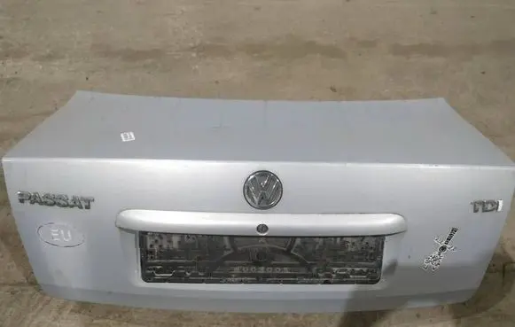 Volkswagen PASSAT B5 Tailgate/trunk/boot lid pilkas