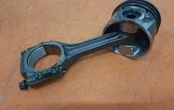 Volkswagen PASSAT B5.5 Piston 028H
