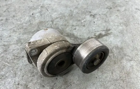 Honda CR-V Alternator belt tensioner 