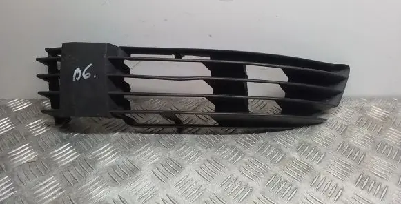 Volkswagen PASSAT B5.5 Front bumper lower grill 3B0853653H