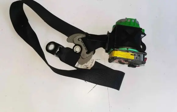 Toyota Auris 150 Front seatbelt 045555