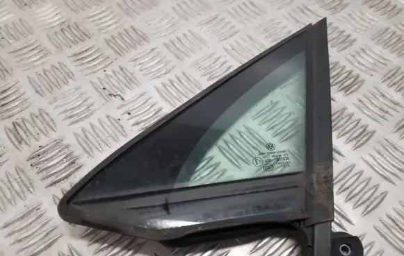 Volkswagen PASSAT B8 Front door vent window glass four-door 3G0845113C