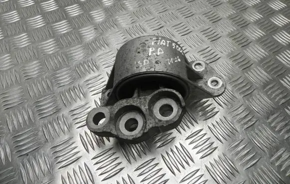Fiat 500L Engine mount bracket 00557036510 VD11227